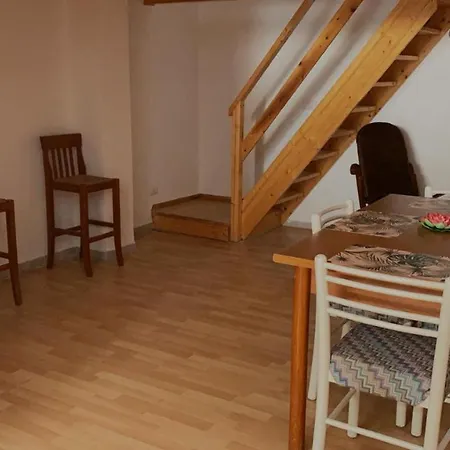 Apartman Monolocale Ad Aradeo